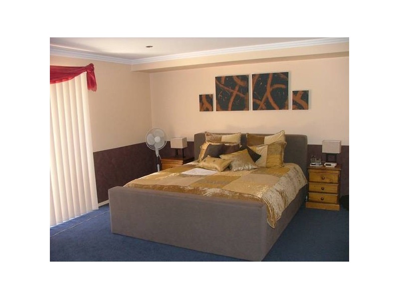 8 Mitchell Place, Parkinson QLD 4115