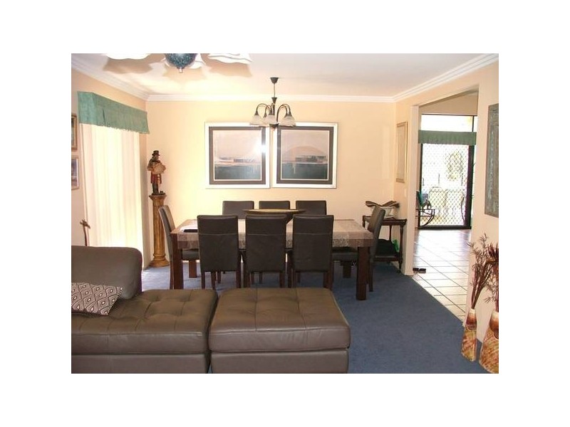 8 Mitchell Place, Parkinson QLD 4115