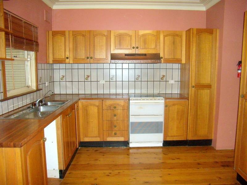 16 Brooker Ave, Oatlands NSW 2117