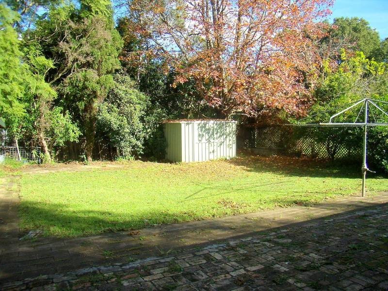 16 Brooker Ave, Oatlands NSW 2117