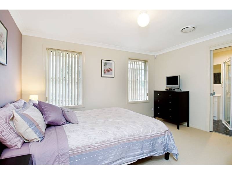 4 THE MEWS, Oatlands NSW 2117