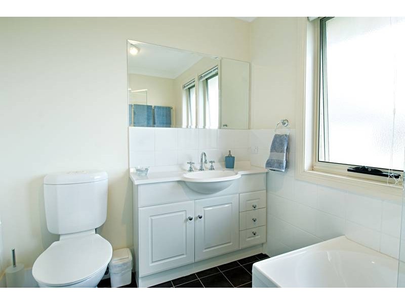 4 THE MEWS, Oatlands NSW 2117