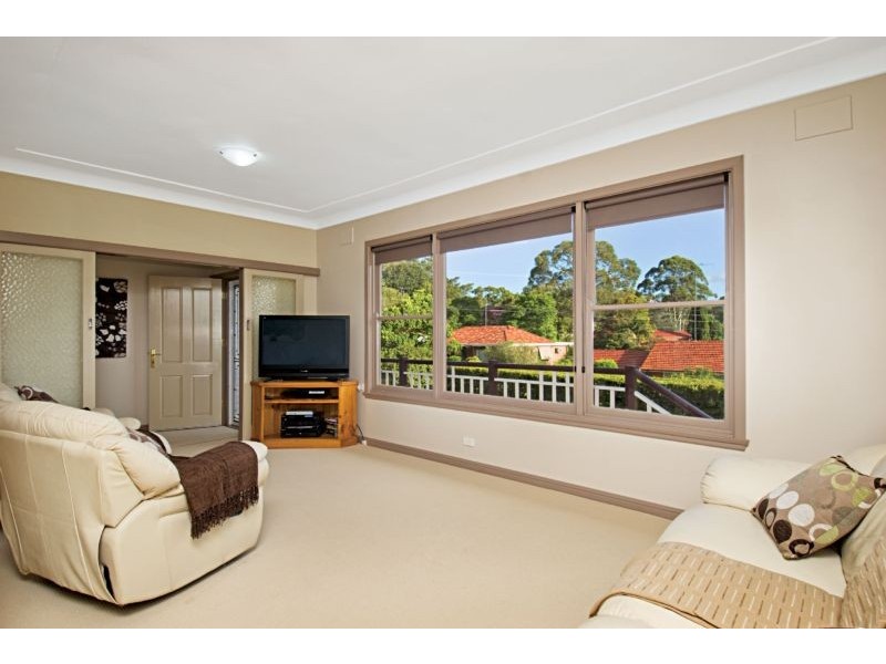 25 LAWNDALE AVENUE, North Rocks NSW 2151