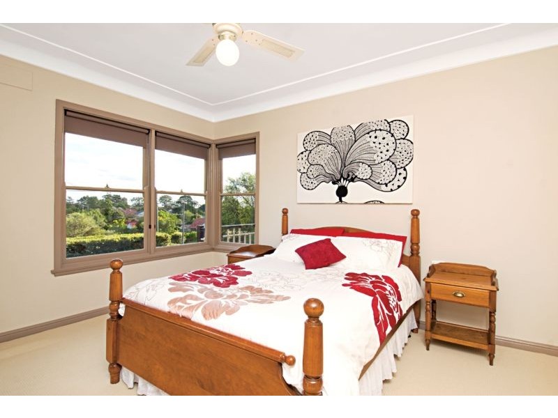 25 LAWNDALE AVENUE, North Rocks NSW 2151