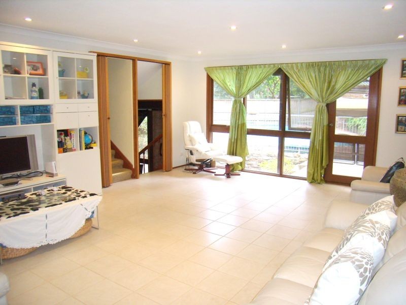 18 Edinburgh Ave, Carlingford NSW 2118