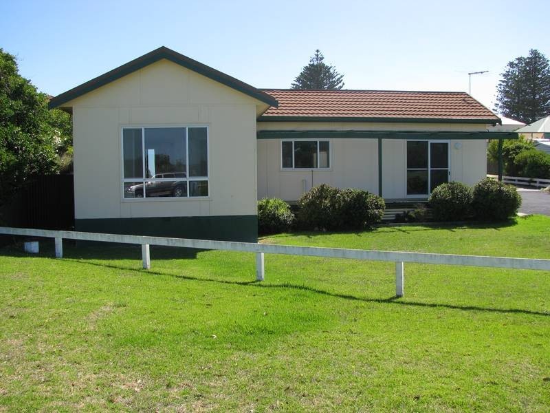 2 SARGEANT STREET, Beachport SA 5280