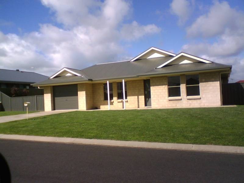 8 LAKEWOOD AVENUE, Mount Gambier SA 5290