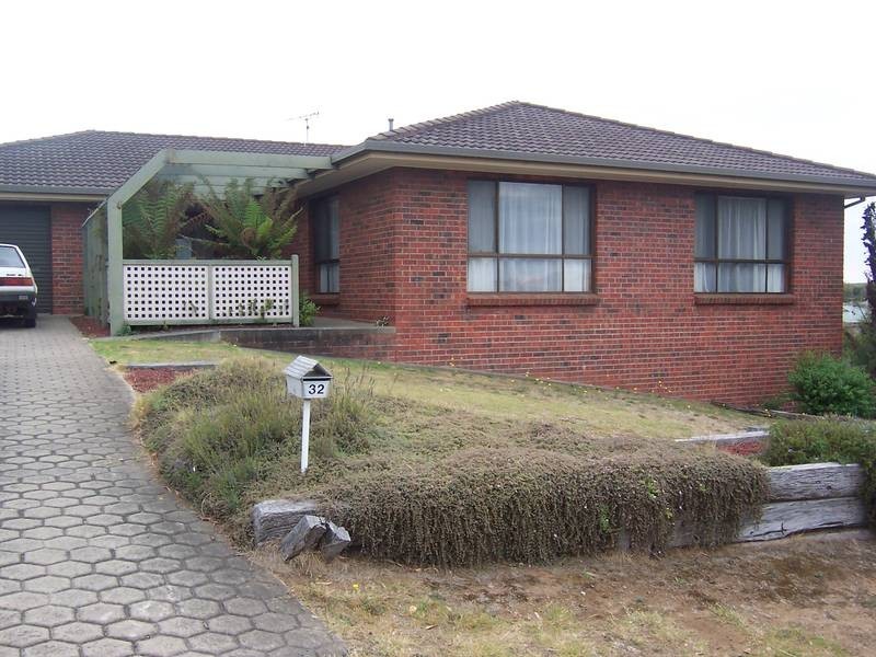 32 MONTEBELLO DRIVE, Mount Gambier SA 5290