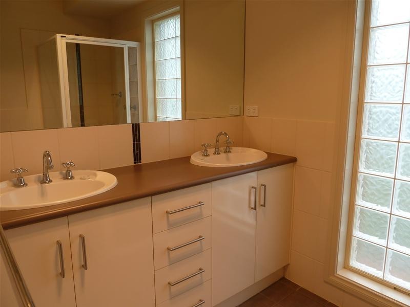 8 Mayflower Court, Mount Gambier SA 5290