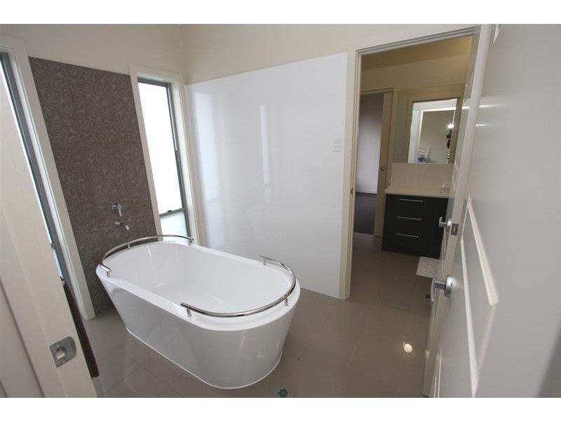 9 Hilltop Avenue, Mount Gambier SA 5290