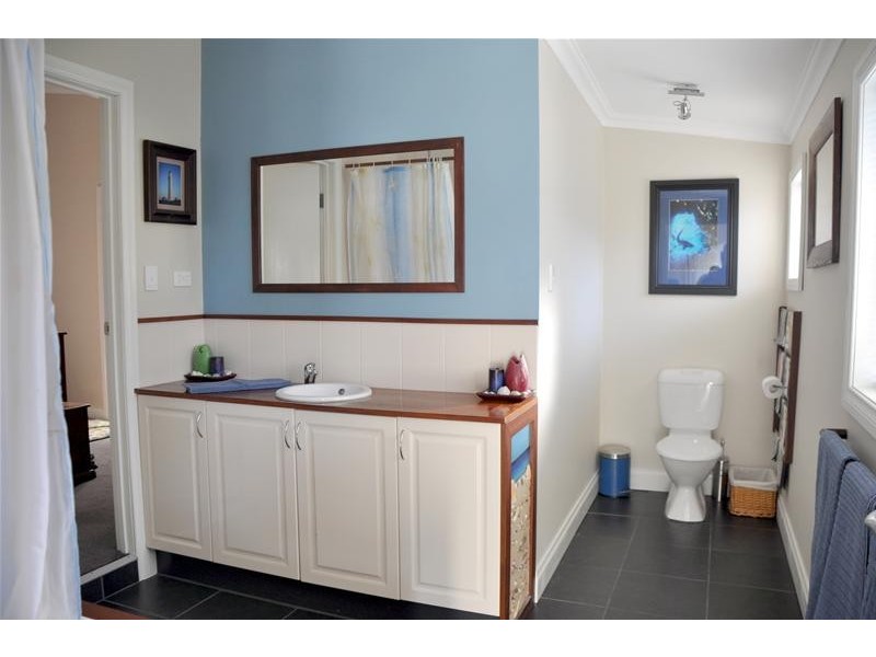 95 Meylin Street, Port Macdonnell SA 5291