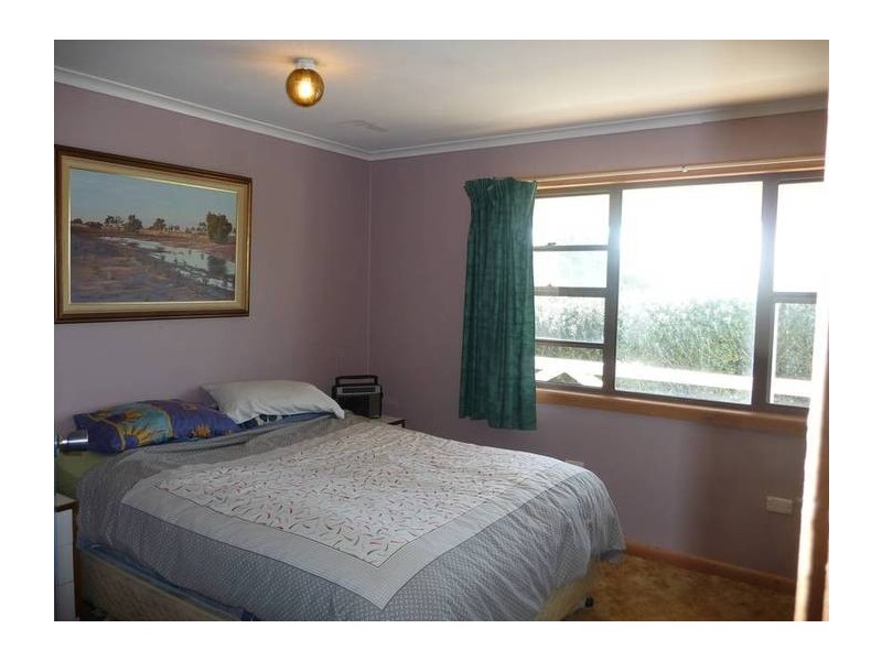 18 Cape Douglas Road, Cape Douglas SA 5291