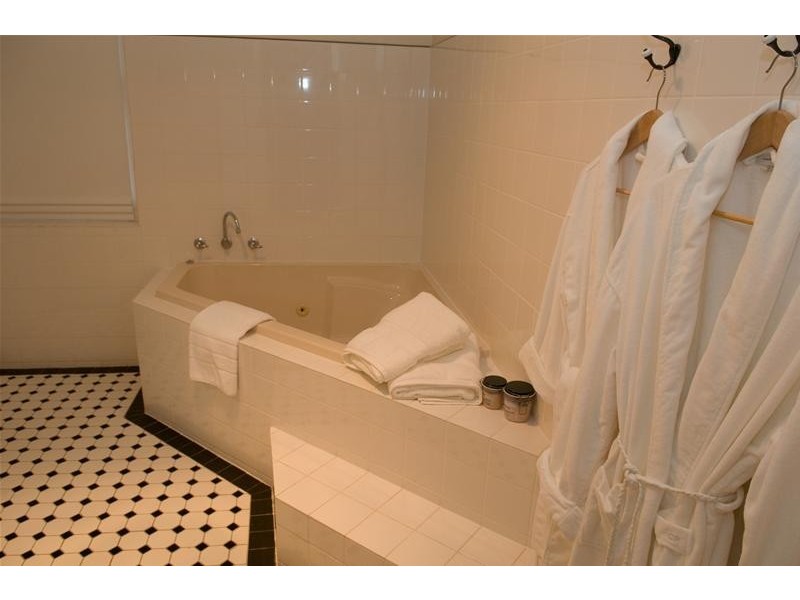 3 Charles Street, Port Macdonnell SA 5291