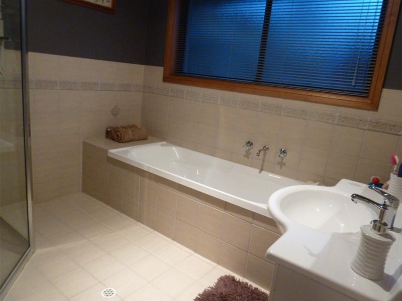 17 Lakewood Avenue, Mount Gambier SA 5290