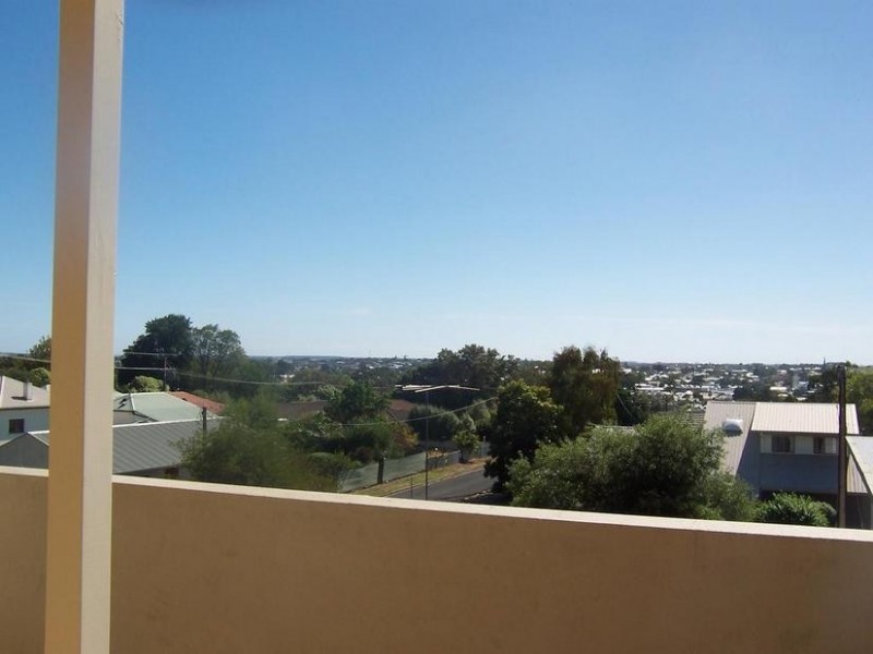 1/8 Lake Terrace West, Mount Gambier SA 5290