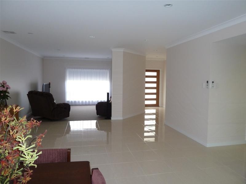 27 Hilltop Avenue, Mount Gambier SA 5290