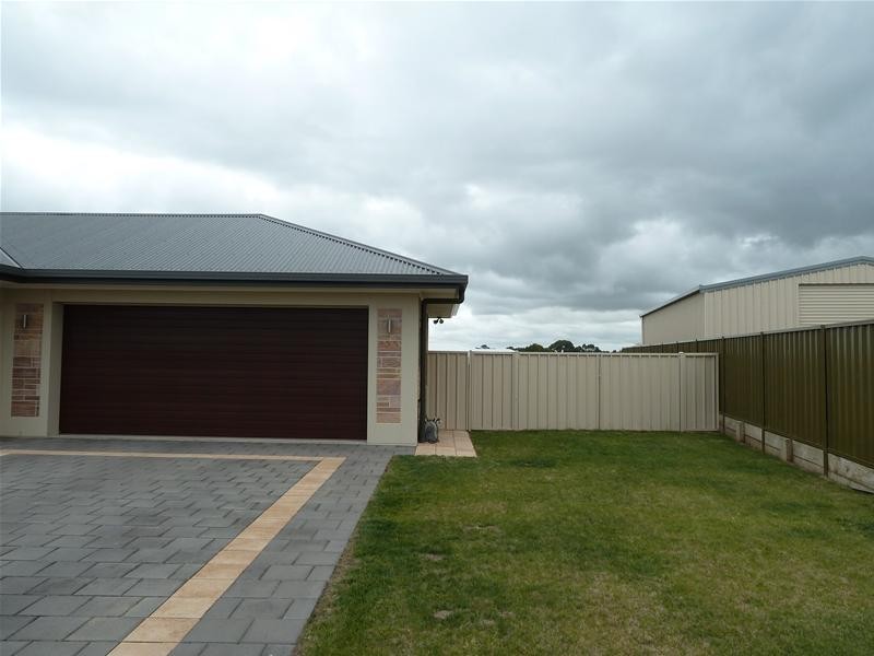 27 Hilltop Avenue, Mount Gambier SA 5290