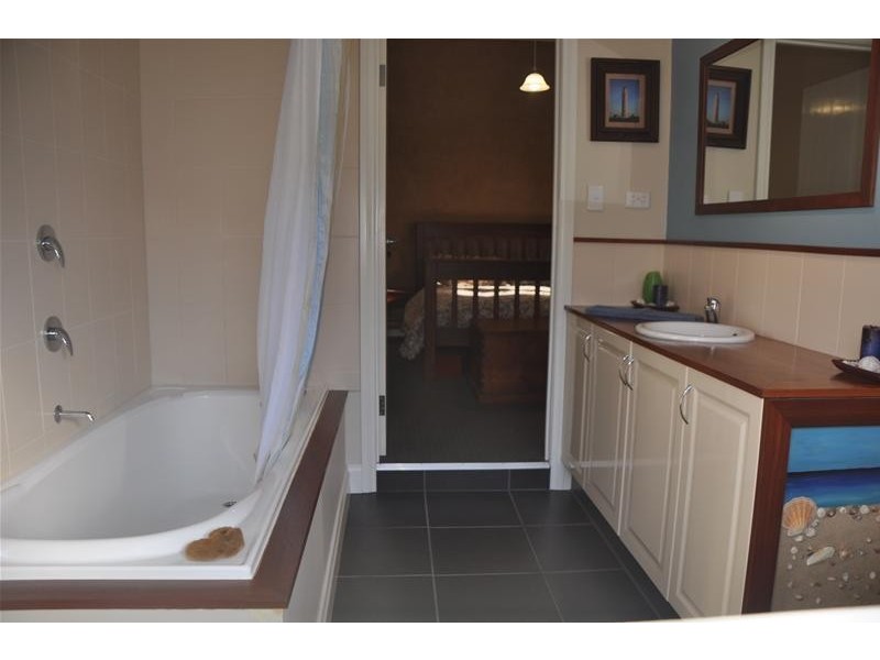 95 Meylin Street, Port Macdonnell SA 5291