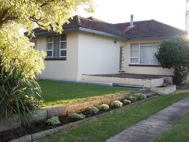 4 ROBINSON STREET, Mount Gambier SA 5290