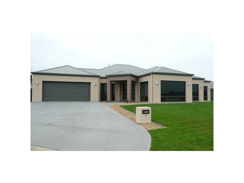 8 OAKRIDGE CRESCENT, Mount Gambier SA 5290