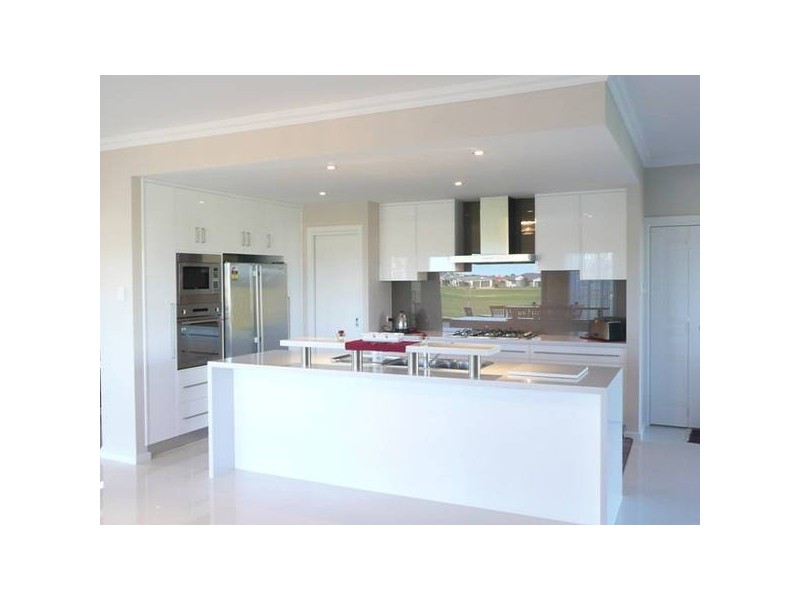 8 OAKRIDGE CRESCENT, Mount Gambier SA 5290