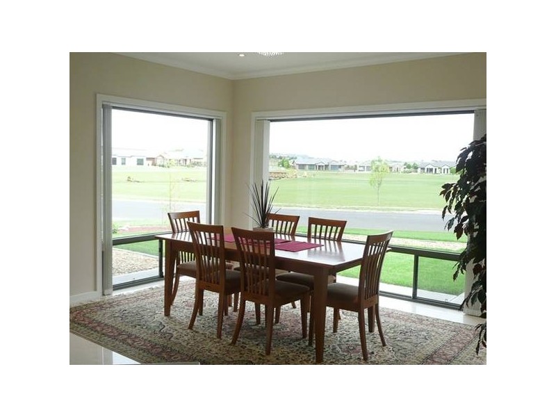 8 OAKRIDGE CRESCENT, Mount Gambier SA 5290