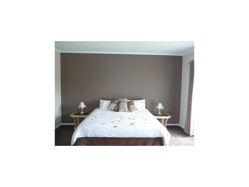 8 OAKRIDGE CRESCENT, Mount Gambier SA 5290