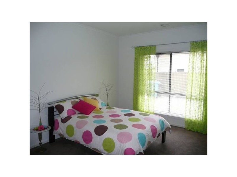 8 OAKRIDGE CRESCENT, Mount Gambier SA 5290