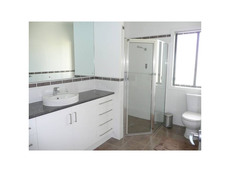 8 OAKRIDGE CRESCENT, Mount Gambier SA 5290