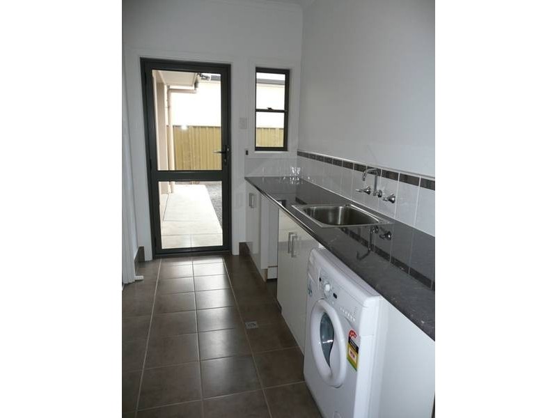 8 OAKRIDGE CRESCENT, Mount Gambier SA 5290