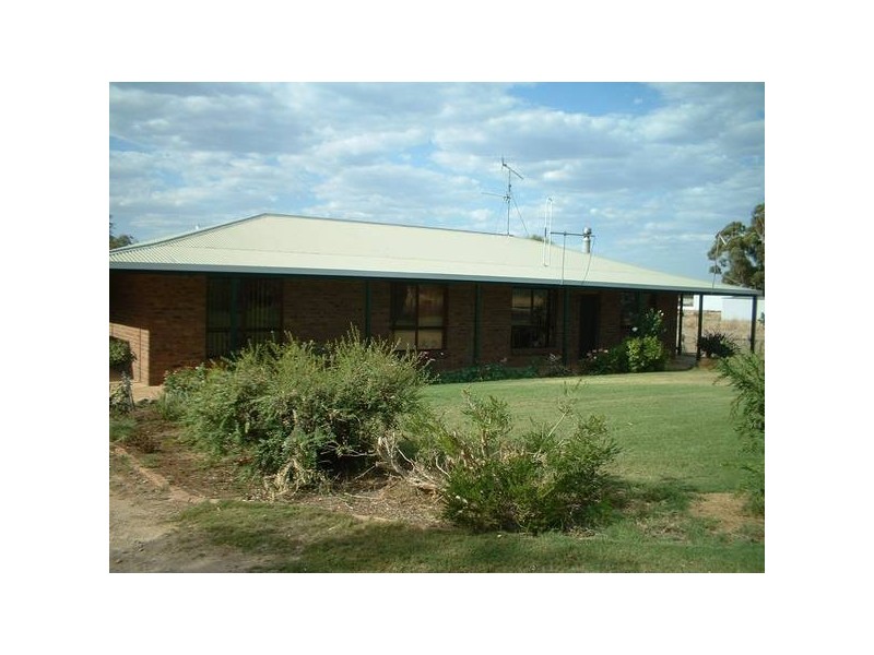00 PINEHALL AVE, Mount Gambier SA 5290