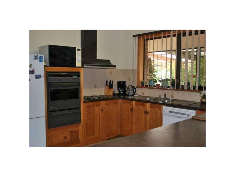 00 PINEHALL AVE, Mount Gambier SA 5290