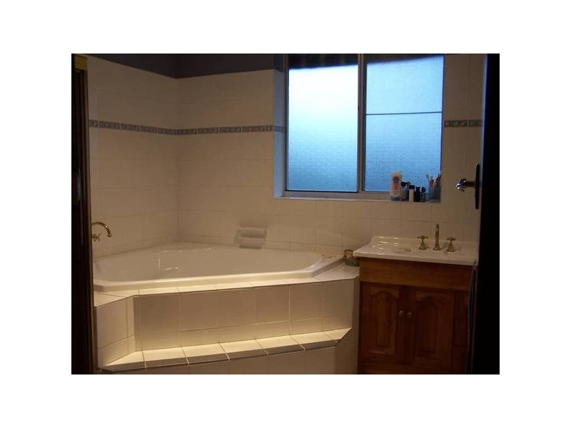 11 SUTTON AVENUE, Mount Gambier SA 5290