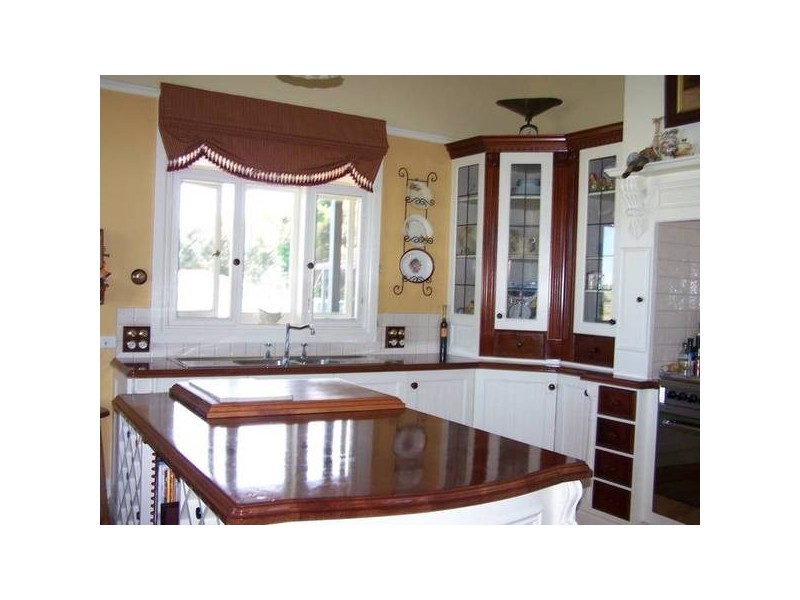 11 BURSTON ROAD, Mount Gambier SA 5290