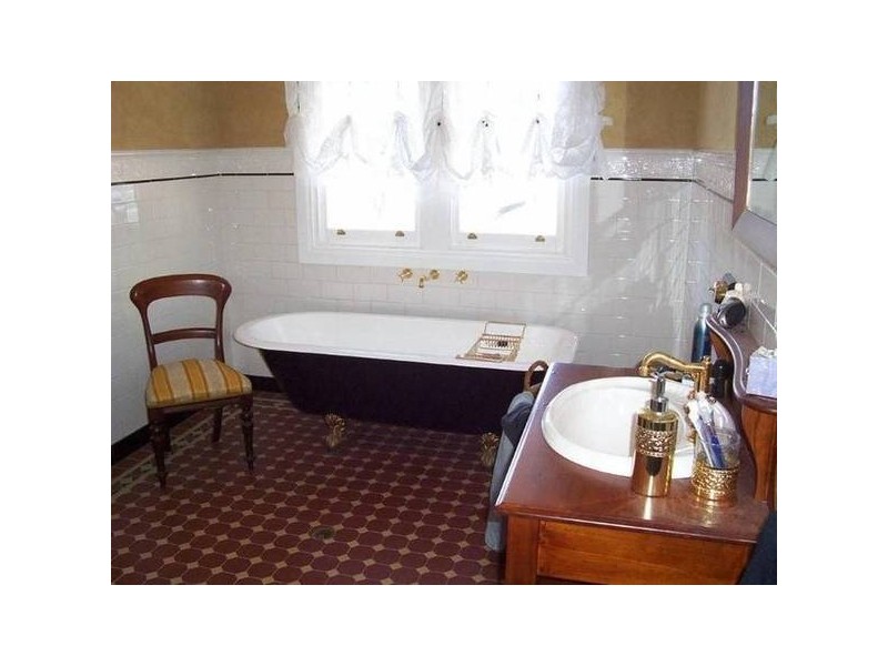 11 BURSTON ROAD, Mount Gambier SA 5290