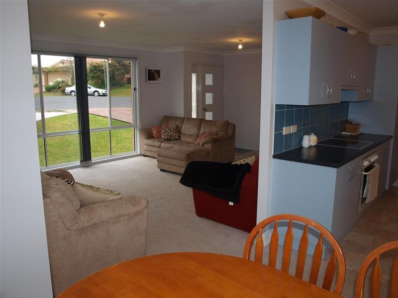 16 Solander Place, Lake Cathie NSW 2445