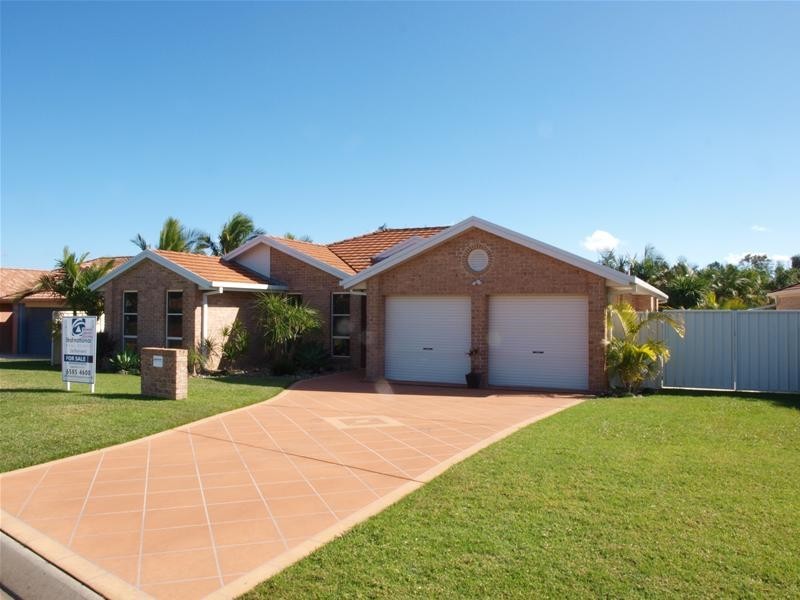 8 Solander Place, Lake Cathie NSW 2445