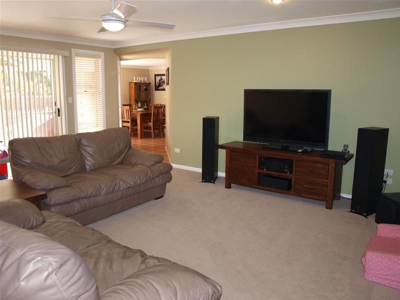 8 Solander Place, Lake Cathie NSW 2445