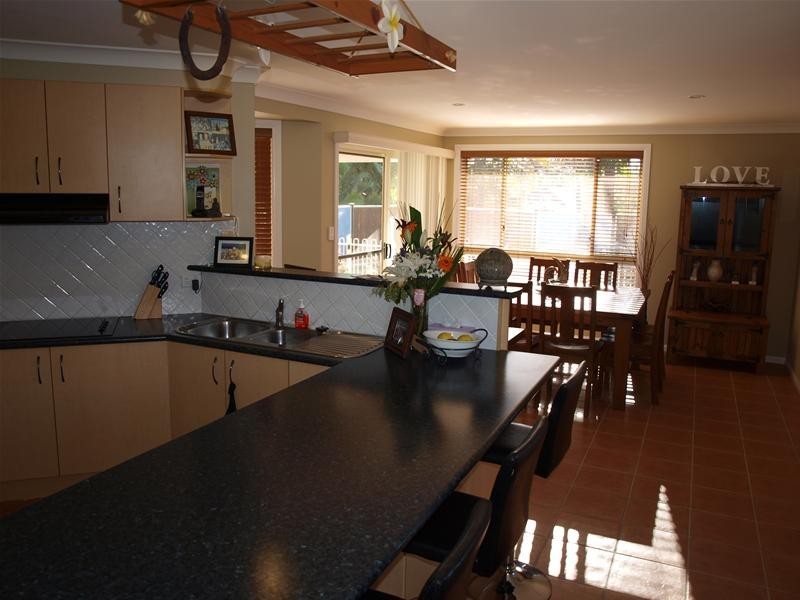 8 Solander Place, Lake Cathie NSW 2445