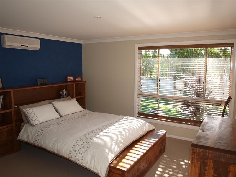 8 Solander Place, Lake Cathie NSW 2445