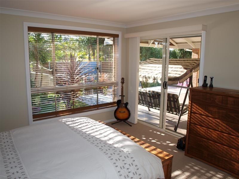 8 Solander Place, Lake Cathie NSW 2445