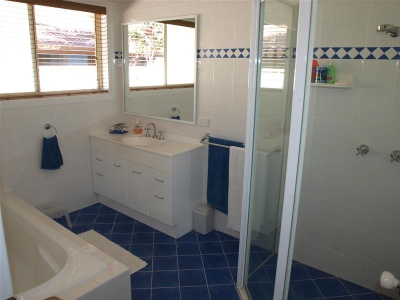 8 Solander Place, Lake Cathie NSW 2445