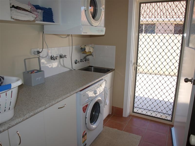 8 Solander Place, Lake Cathie NSW 2445