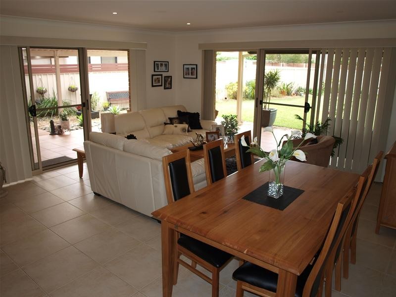 8 Tweed Place, Lake Cathie NSW 2445