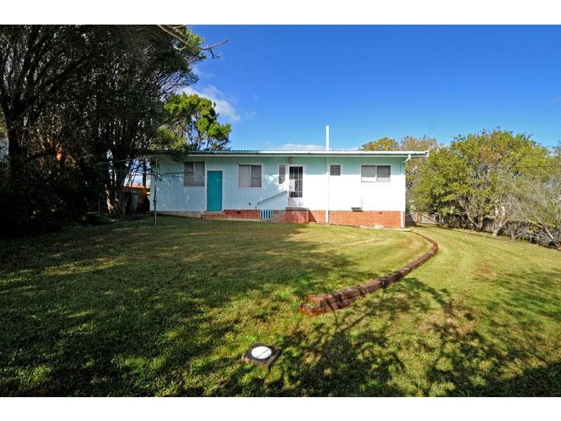 13 Parry Street, Lake Cathie NSW 2445