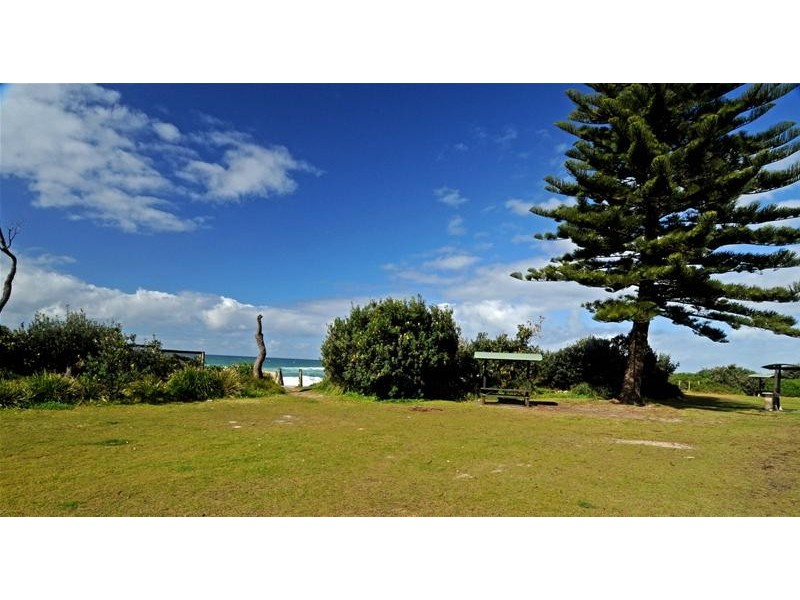 13 Parry Street, Lake Cathie NSW 2445