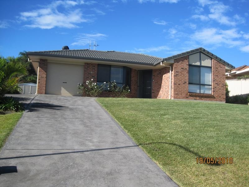 40 Fiona Crescent, Lake Cathie NSW 2445