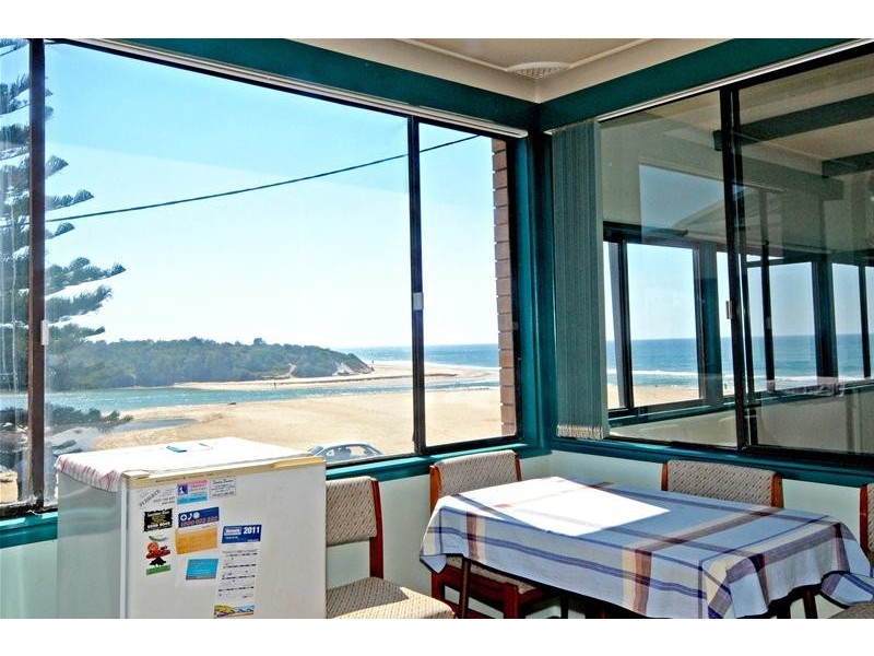 4 Bundella Avenue, Lake Cathie NSW 2445