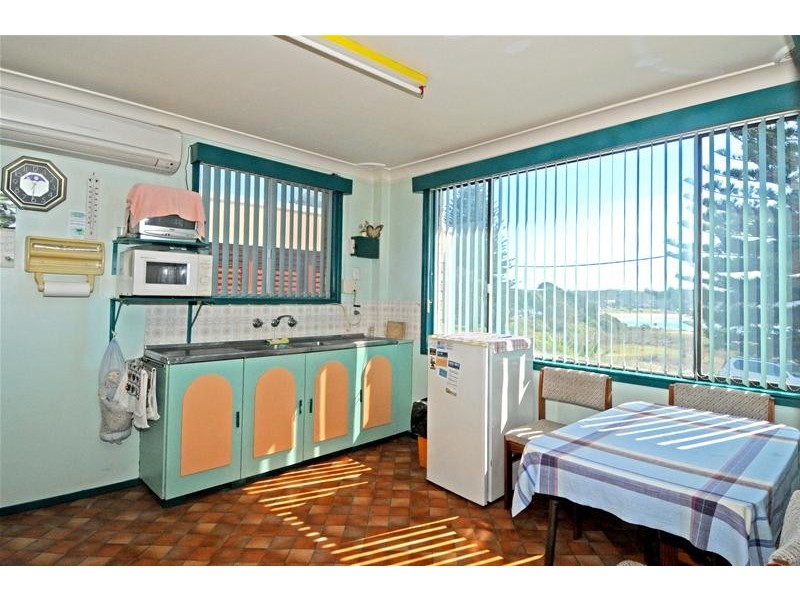 4 Bundella Avenue, Lake Cathie NSW 2445