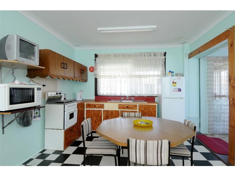 4 Bundella Avenue, Lake Cathie NSW 2445